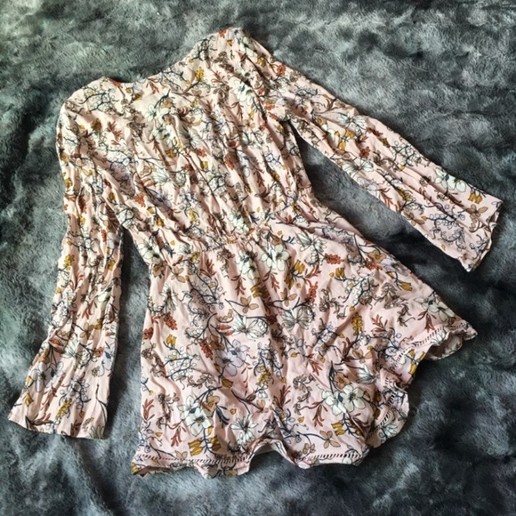 ❌SOLD❌ASTR Floral Bell Sleeve Romper - Picture 7 of 8